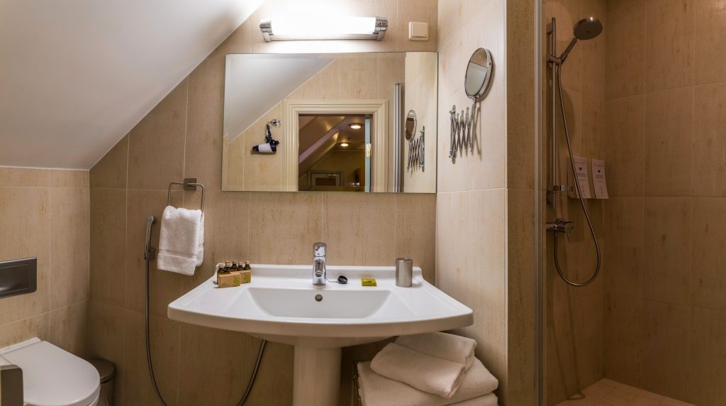 Cru Hotell Tallinnas. Deluxe tuba - tuba #10 vannituba