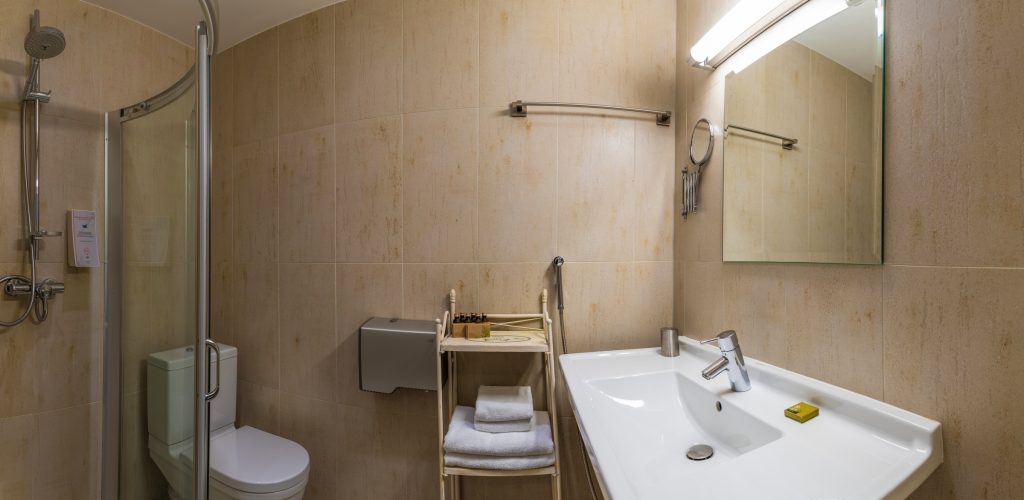 Cru Hotell Tallinnas. Deluxe tuba - tuba #4 vannituba
