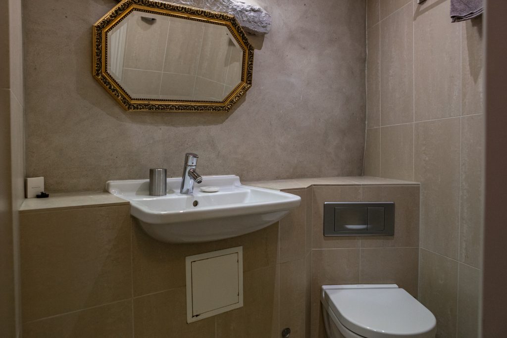 Cru Hotell Tallinnas. Standard ühene tuba - tuba #12 vannituba