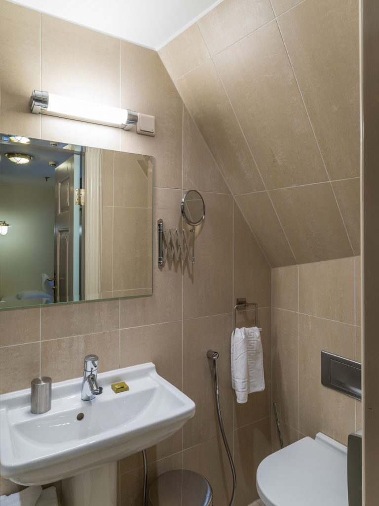 Cru Hotell Tallinnas. Standard ühene tuba - tuba #11 vannituba