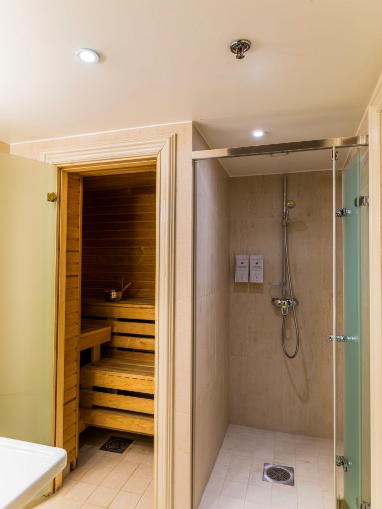 Cru Hotell Tallinnas. Sviit - tuba #2 vannituba saunaga